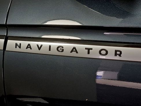 Certified 2025 Lincoln Navigator L Reserve image 31