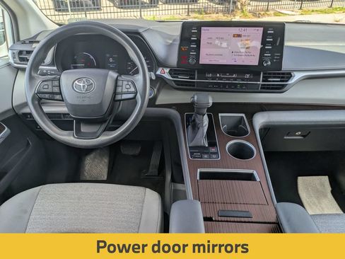 Used 2022 Toyota Sienna LE FWD image 34
