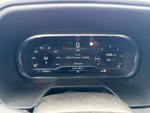 Used 2022 GMC Yukon XL SLT w/ SLT Premium Package image 17