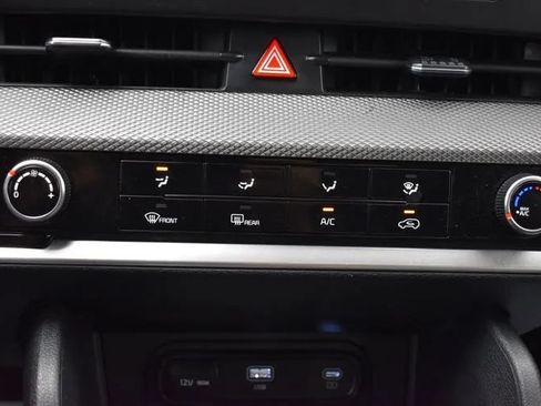 Used 2025 Kia Sportage LX FWD image 32