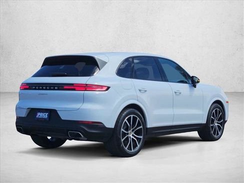 Used 2024 Porsche Cayenne AWD/4WD image 5