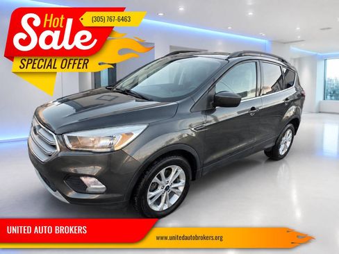 Used 2018 Ford Escape SE FWD image 1