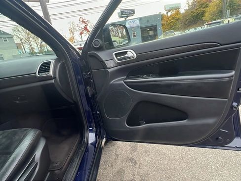 Used 2018 Jeep Grand Cherokee Laredo RWD image 28