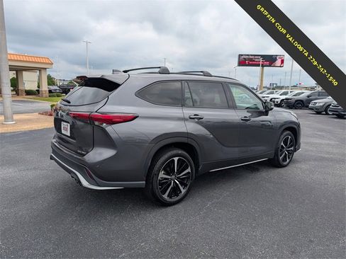 Used 2021 Toyota Highlander XSE image 4