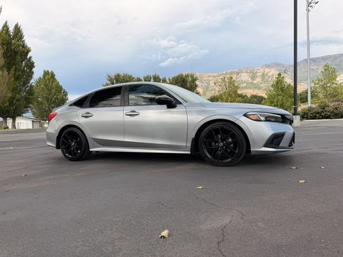 Used 2023 Honda Civic Sport image 2