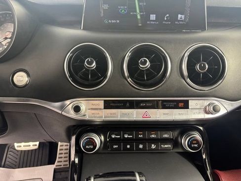 Used 2018 Kia Stinger GT1 AWD/4WD image 7
