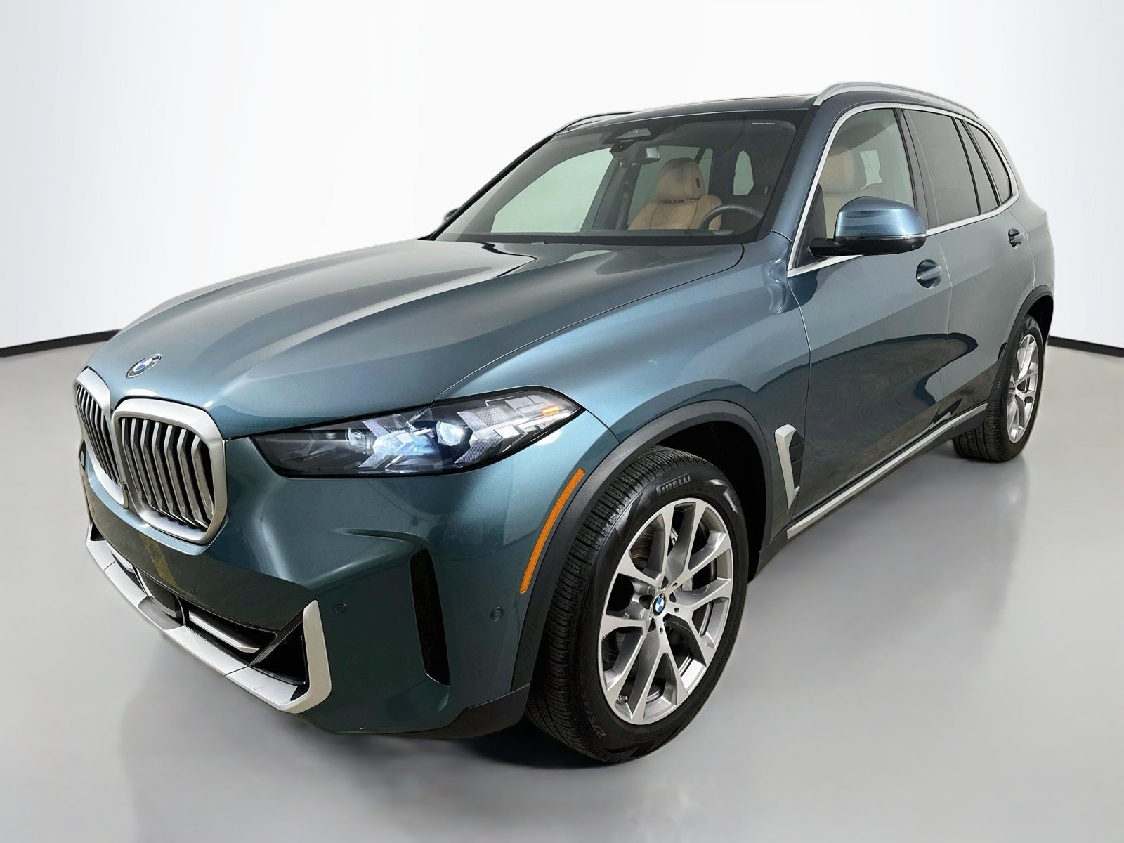 Used 2024 BMW X5 xDrive40i w/ Parking Assistance Package AWD/4WD image 1