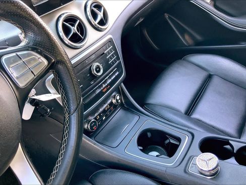 Used 2017 Mercedes-Benz GLA 250 image 16