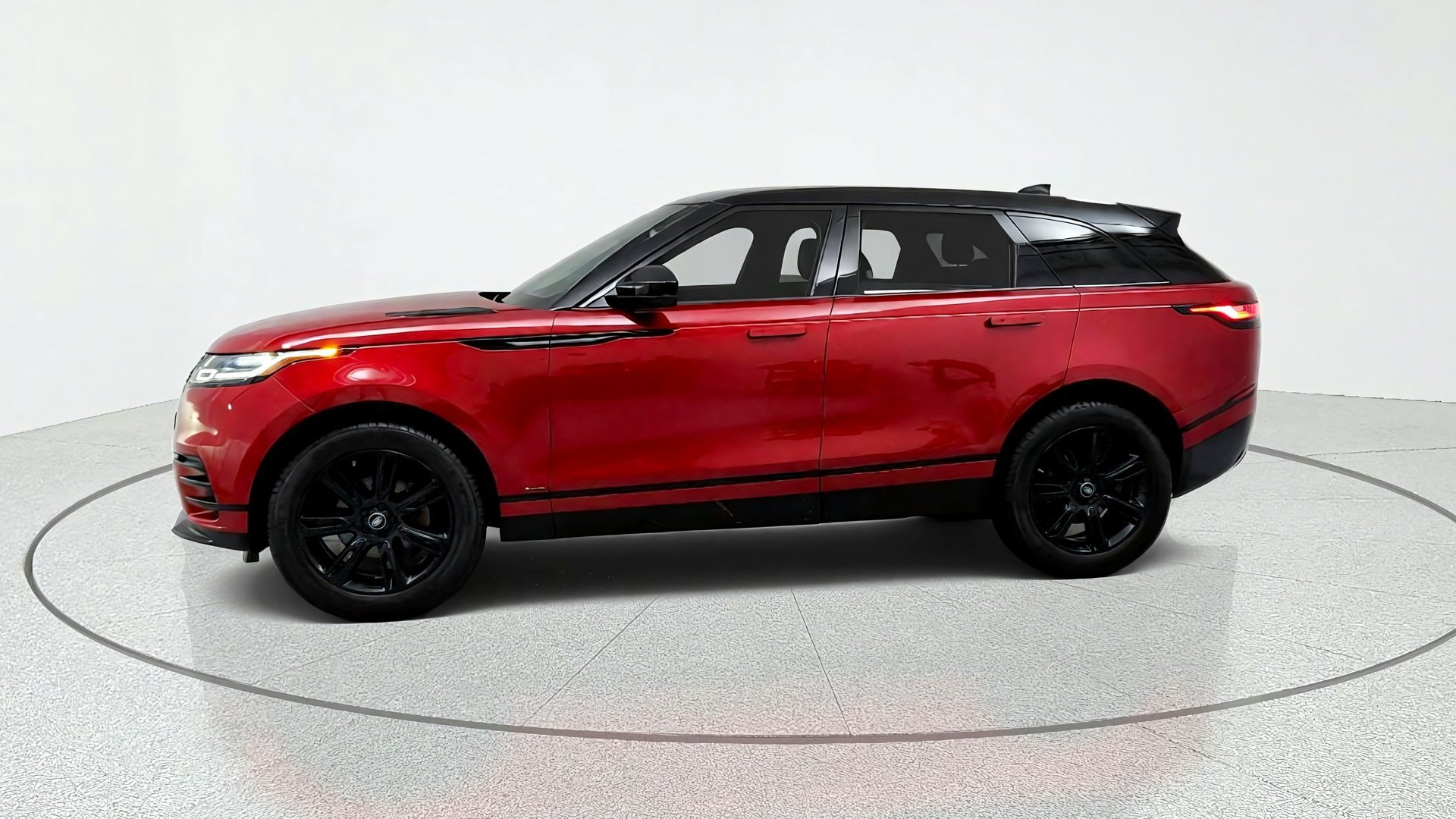 Used 2020 Land Rover Range Rover Velar R-Dynamic S AWD/4WD image 2