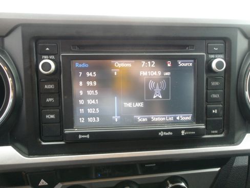 Used 2017 Toyota Tacoma SR5 image 22