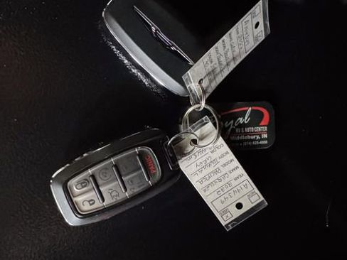 Used 2022 Chrysler Pacifica Touring-L image 35