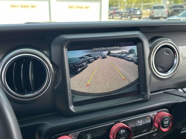 Used 2023 Jeep Wrangler Unlimited Sahara AWD/4WD image 4
