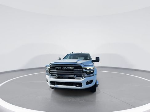New 2026 RAM 4500 4x4 Crew Cab DRW w/ Laramie Trim Package image 3