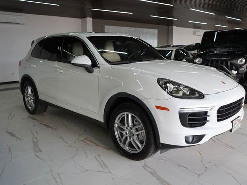 Used 2015 Porsche Cayenne S AWD/4WD image 3