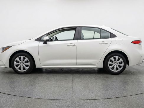 Used 2025 Toyota Corolla LE image 5
