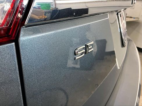 Used 2019 Volkswagen Atlas SE w/ Towing Package image 11