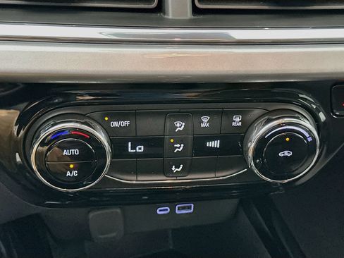 Used 2025 Chevrolet Trax LT FWD image 22
