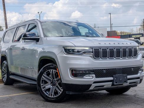 Used 2024 Jeep Wagoneer L Series II w/ Flexible Seating Group image 3