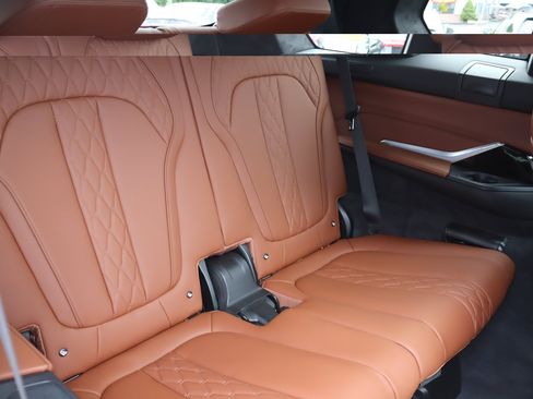 Used 2025 BMW X7 M60i AWD/4WD image 29