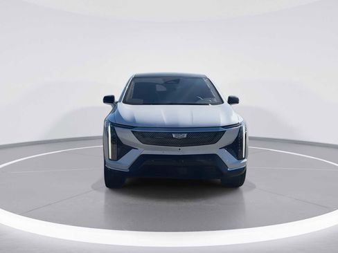 New 2025 Cadillac Optiq Luxury 1 image 3