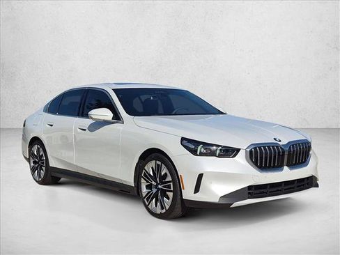 Certified 2024 BMW 530i w/ Premium Package RWD image 3