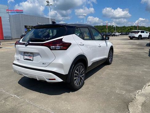 Used 2024 Nissan Kicks SV FWD image 7
