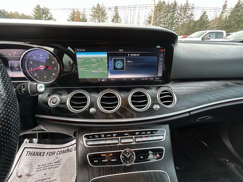 Used 2018 Mercedes-Benz E 300 E 300 4MATIC Sedan image 11