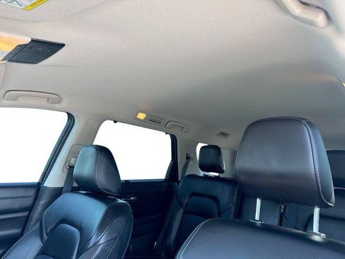 Used 2024 Nissan Pathfinder SL FWD image 16
