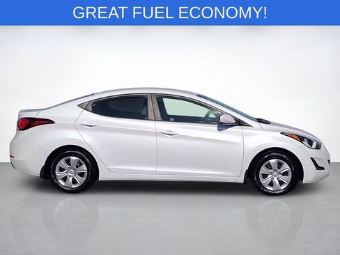 Used 2016 Hyundai Elantra SE image 2
