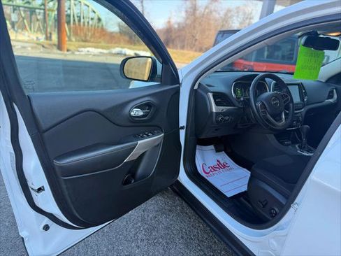 Certified 2017 Jeep Cherokee Latitude w/ Comfort/Convenience Group image 13