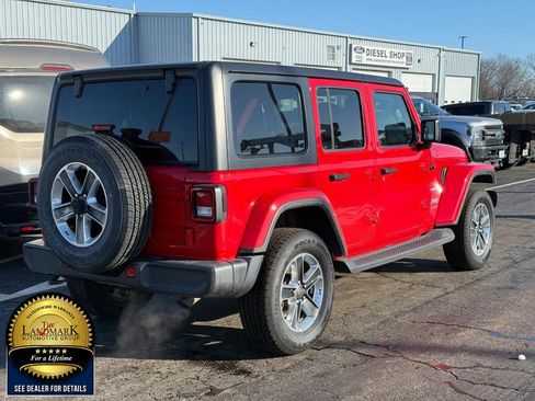 Used 2019 Jeep Wrangler Unlimited Sahara AWD/4WD image 5