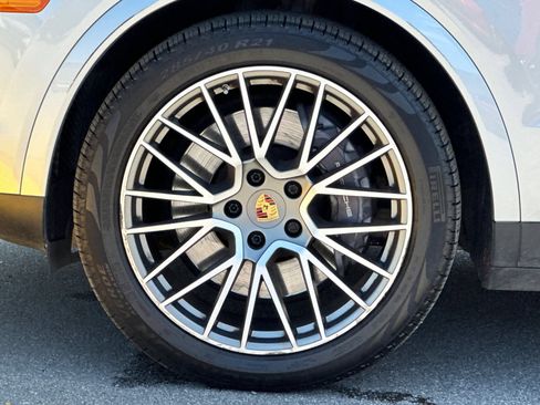 Used 2023 Porsche Cayenne AWD/4WD image 45