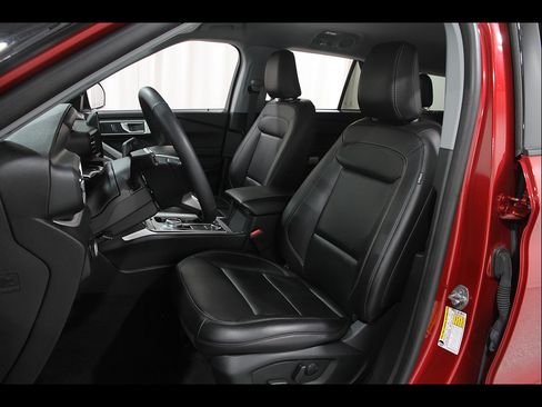 Used 2023 Ford Explorer XLT w/ Equipment Group 202A AWD/4WD image 6