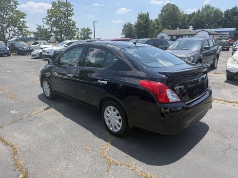 Used 2016 Nissan Versa SV FWD image 4