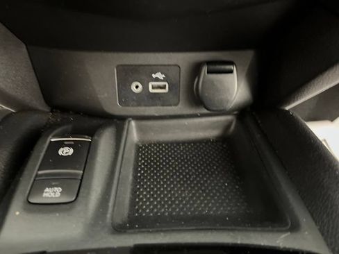 Used 2019 Nissan Rogue SV w/ Premium Package FWD image 28