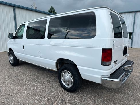 Used 2010 Ford E-350 and Econoline 350 XLT RWD image 4