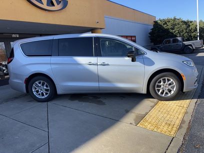 Used 2024 Chrysler Pacifica Touring-L