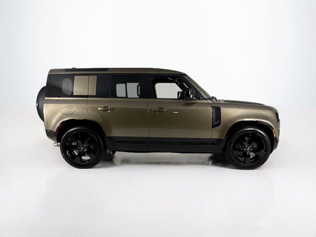 Used 2025 Land Rover Defender 110 X-Dynamic SE AWD/4WD image 6