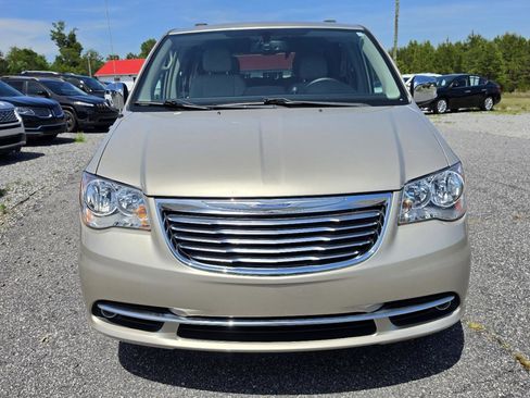 Used 2013 Chrysler Town & Country Touring-L w/ Driver Convenience Group FWD image 19