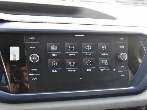 Used 2022 Volkswagen Taos SE image 19