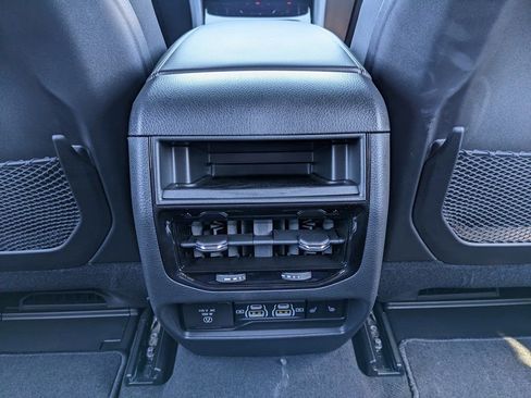 New 2025 Jeep Grand Cherokee Limited w/ Black Appearance Package image 39