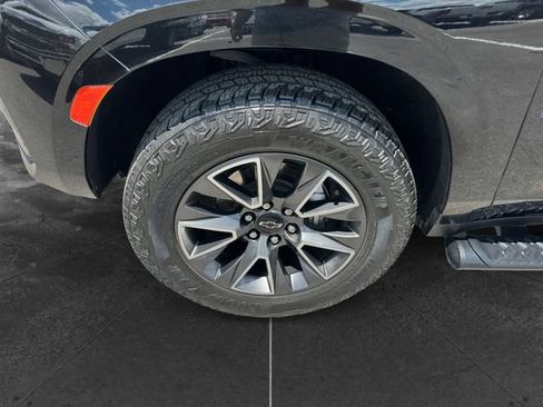 Certified 2023 Chevrolet Suburban Z71 w/ Luxury Package AWD/4WD image 9