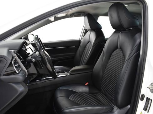 Used 2020 Toyota Camry SE w/ Carpet Mat Package FWD image 22