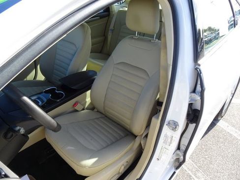 Used 2015 Ford Fusion SE image 11