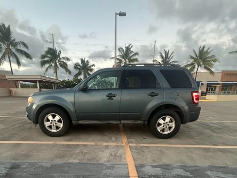 Used 2010 Ford Escape XLT FWD image 2