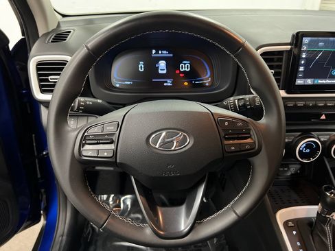 Used 2023 Hyundai Venue Limited w/ Cargo Package FWD image 15