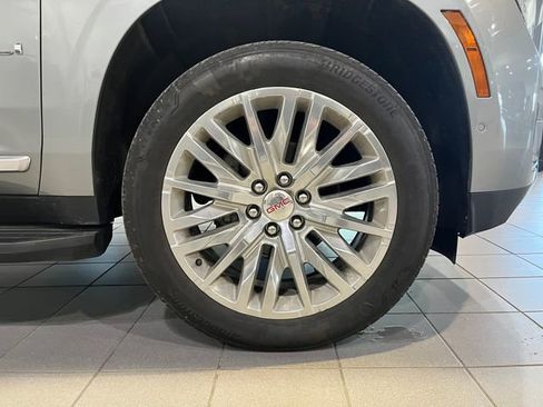 Used 2025 GMC Yukon XL Denali AWD/4WD image 9