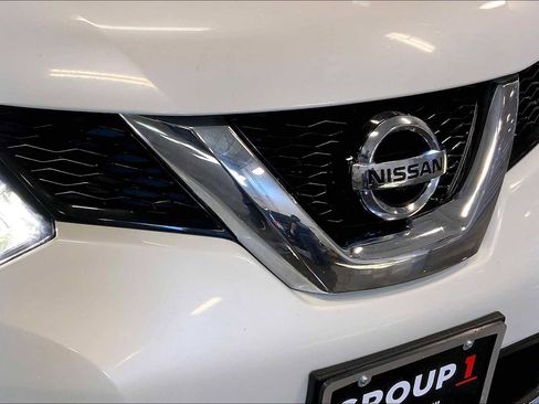 Used 2016 Nissan Rogue SL w/ SL Premium Package image 32
