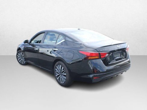 Used 2025 Nissan Altima 2.5 SV image 5