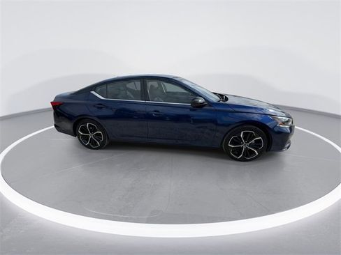 Used 2024 Nissan Altima 2.5 SR image 13